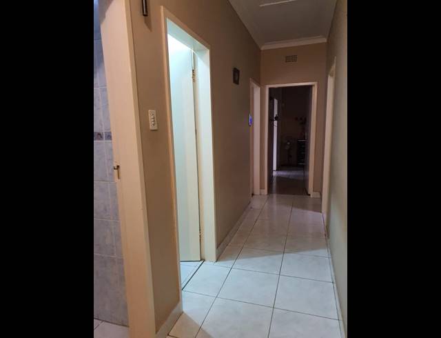 3 BEDROOM HOUSE FOR SALE IN FLORIDA LAKE